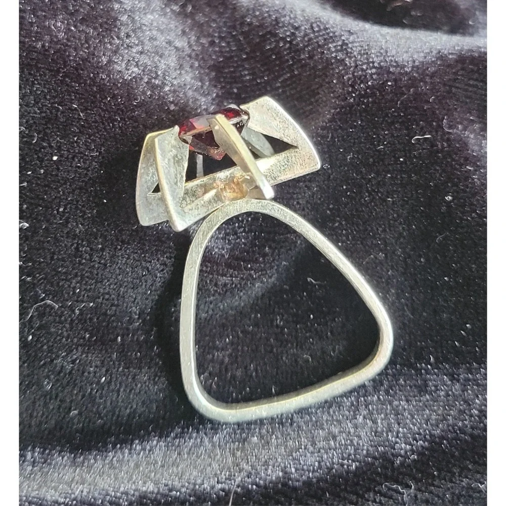 Vintage MCM Starburst Sterling Silver Red Stone Ring Garnet Funky Size 6 Triangl
